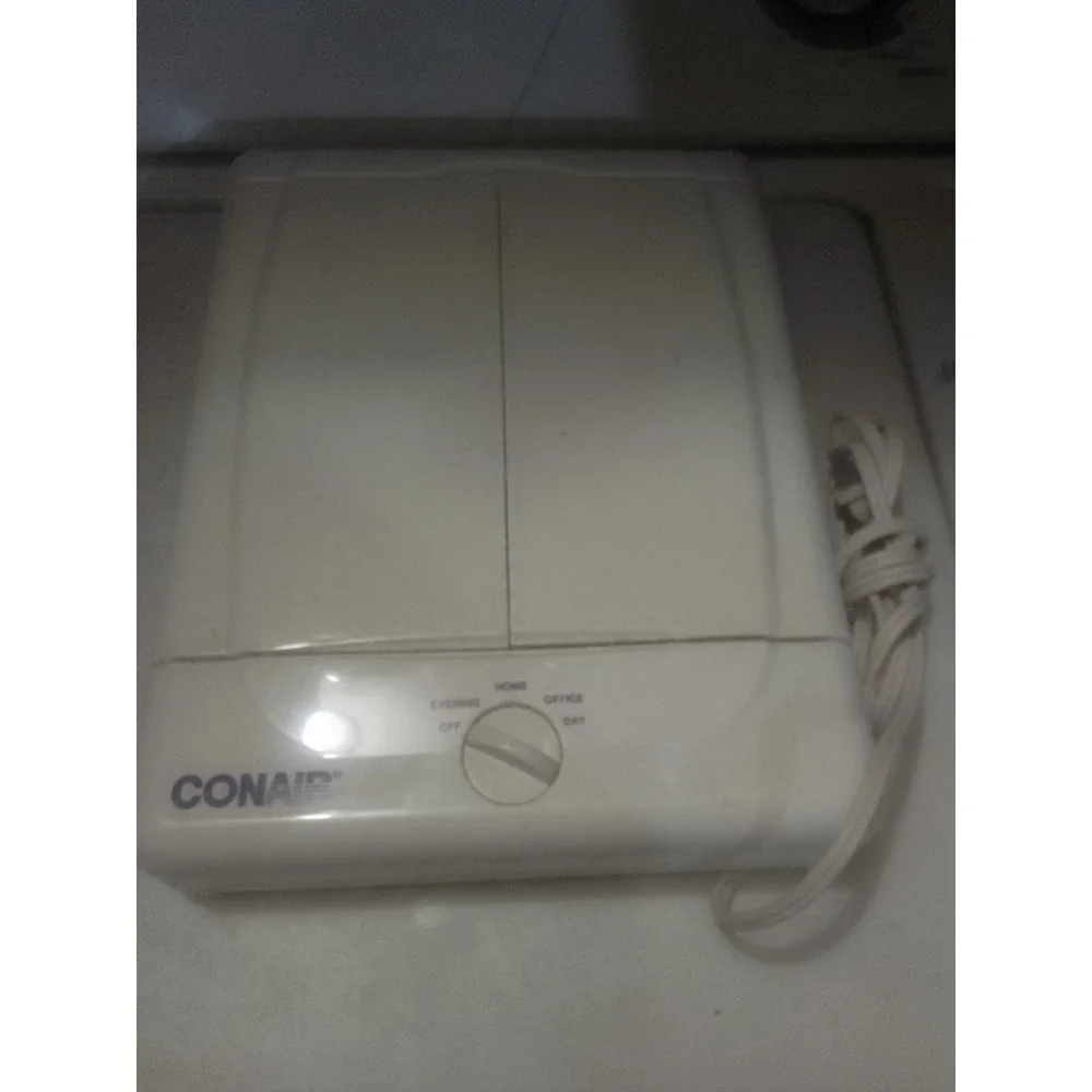 Discontinued Conair Trifold Lighted Makeup Mirror Model No#TM7LX